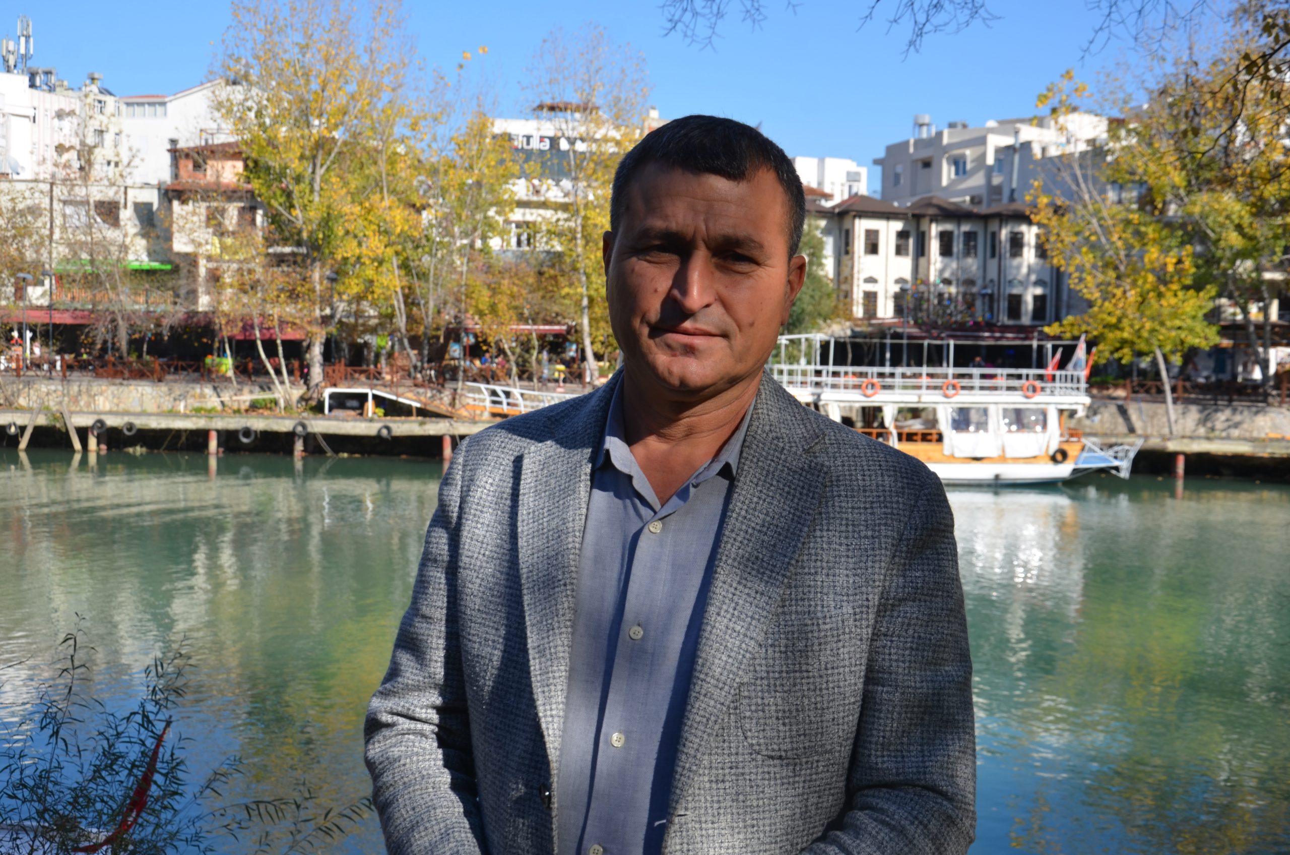 “Zengin toprakların fakir insanları olmayı hak etmiyoruz”