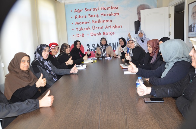 “Gazze’de Kadınlar ölürken, sokakta çiçek dağıtmak ikiyüzlülüktür”