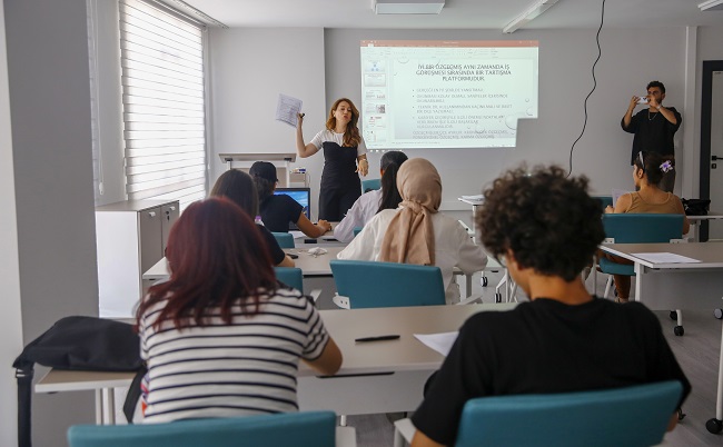 Girişimcilik Merkezi’nde gençlere CV hazırlama eğitimi