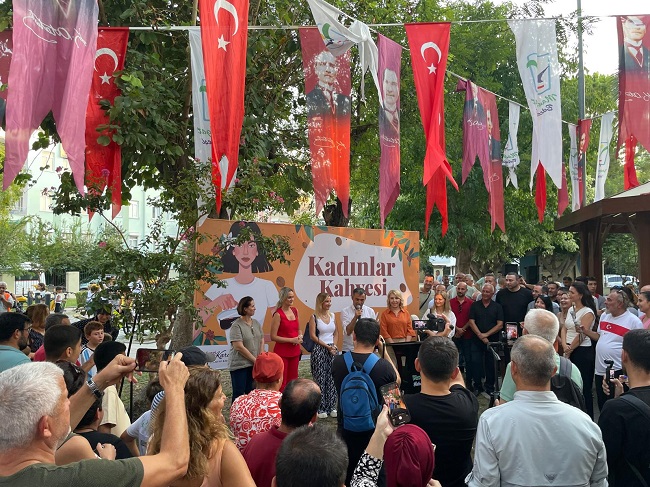 Başkan Kara’yı, ‘Kadınlar Kahvesi’ Üzerinden Eleştiriyorlar!
