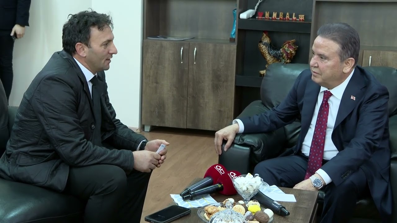Gençliğinde çift sürdüğü bahçede öğrencilerle buluştu