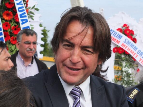 Siyasetin Temiz Yüzü: Ahmet Öztürk