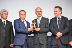KGK’den Bakan Uraloğlu’na İsmail Gaspıralı Ödülü