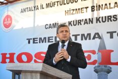 Vali Şahin, “Camiler Bir Medeniyetin ve Bir İnancın Temsilidir”